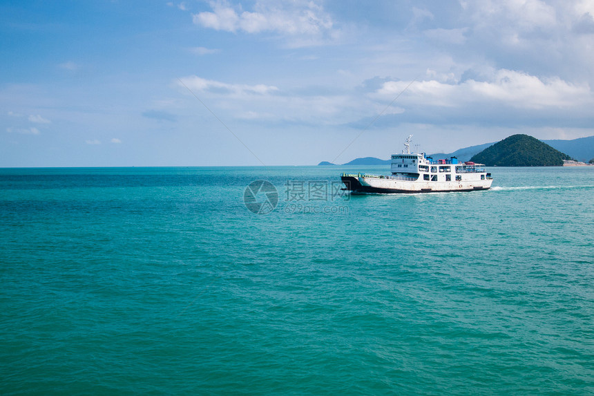 在Samui岛的客轮渡船运输乘客航道海景海峡旅行渡船汽船白色航程图片