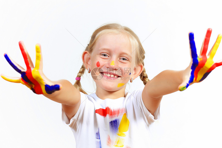 手上涂着油漆的幸福的孩子艺术品幼儿园画家女孩艺术家乐趣艺术童年指纹喜悦图片