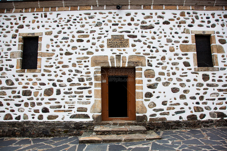 西班牙加利西亚 拉科鲁阿圣安德烈斯德特希迪多教堂游客旅行旅游建筑学石头教会教区入口村庄水手图片