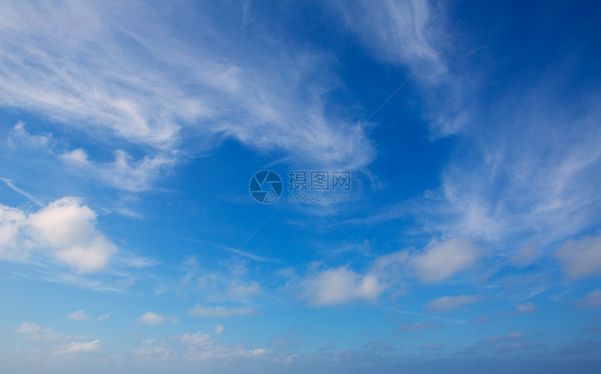 蓝天 有云彩背景天空地平线气候天蓝色气氛天堂阳光晴天天气季节图片