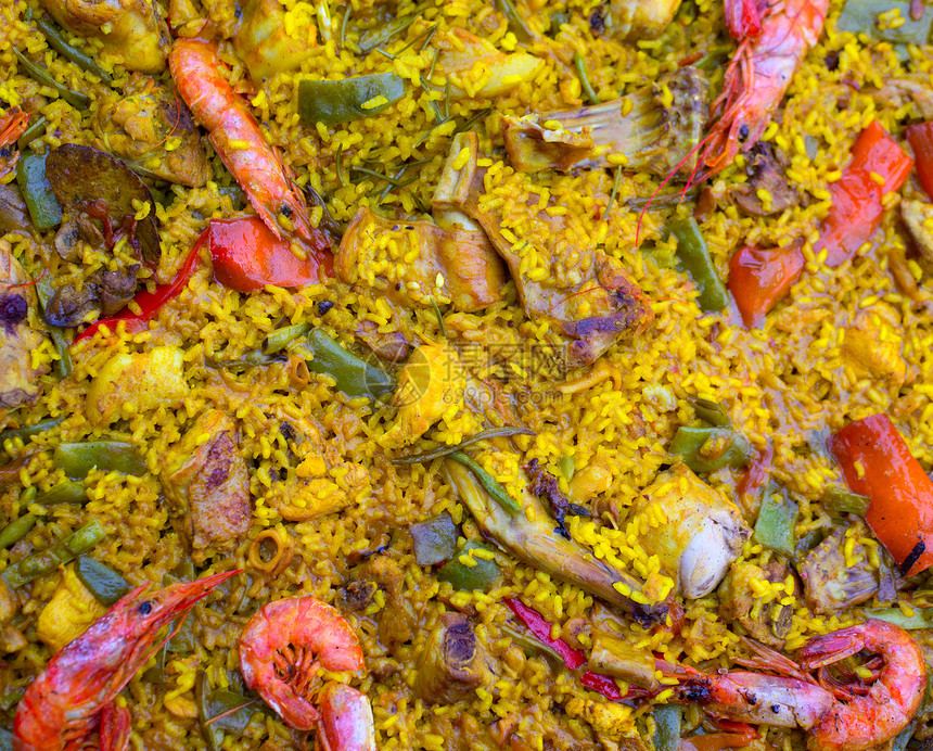 混合肉类和海产食品的西班牙大米辣椒胡椒藏红花餐厅厨房美食社区平底锅香料食谱图片