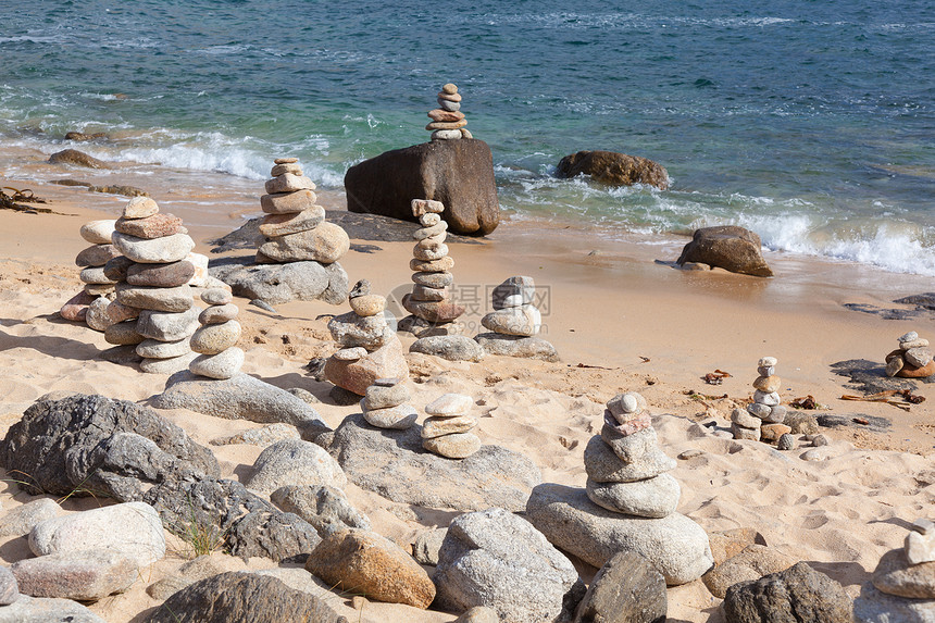 西班牙加利西亚拉科鲁阿附近的海滩晴天岩石海洋珊瑚儿子石头图片