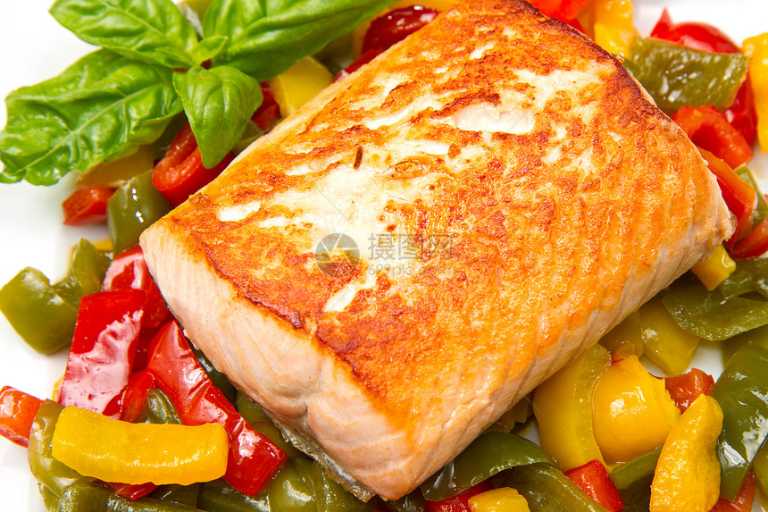 灰鲑鱼和蔬菜饮食营养柠檬胡椒辣椒午餐养分美食沙拉油炸图片