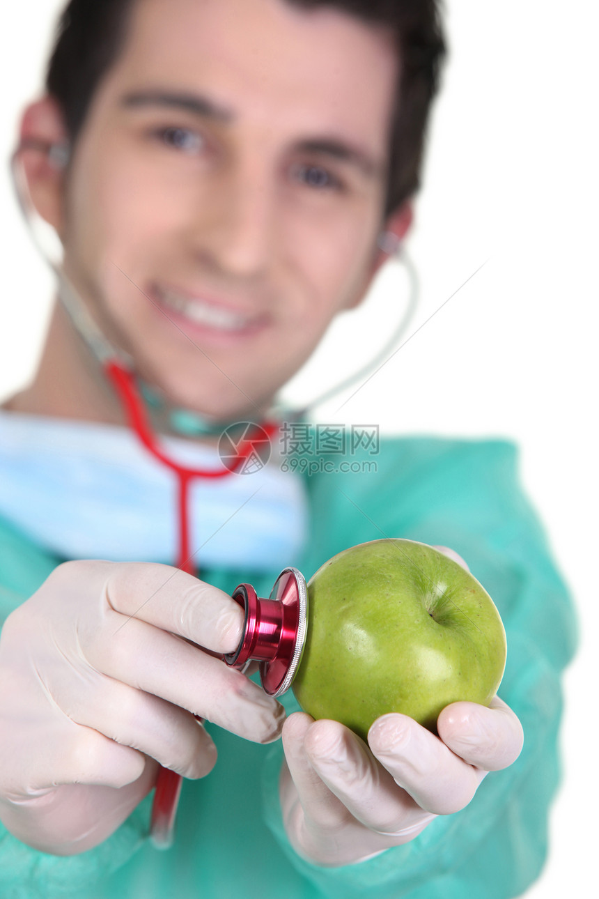 医生用听诊器收听苹果心跳图片
