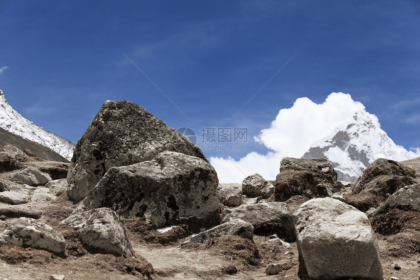 雪雪山冰川活动蓝色远足高山环境天空旅行山峰岩石图片