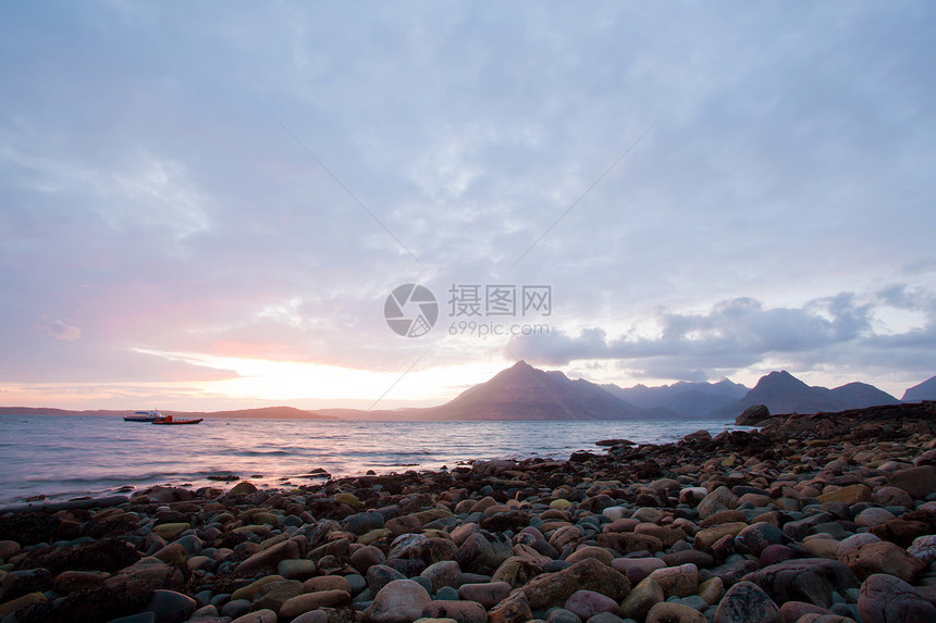 苏格兰斯凯高地Elgol岛石头小岛崎岖海滩海岸巨石高地风景海洋岩石图片
