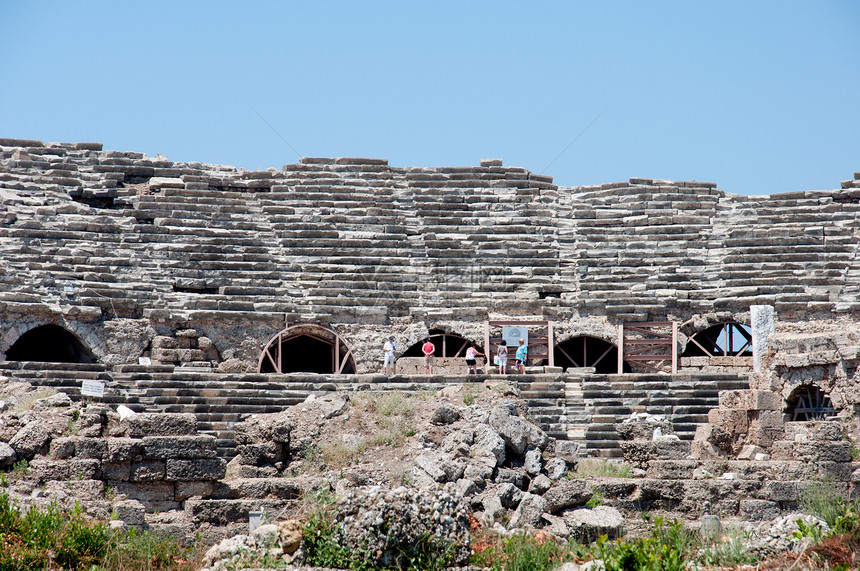 土耳其Side的古老两栖剧院废墟半岛晴天遗产旅行石头文化火鸡历史城市旅游图片