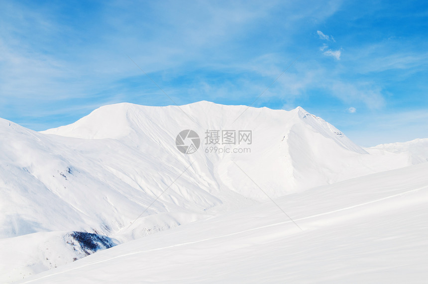 明亮的冬天天雪山旅行全景天空顶峰场景岩石太阳冰川阳光山脉图片