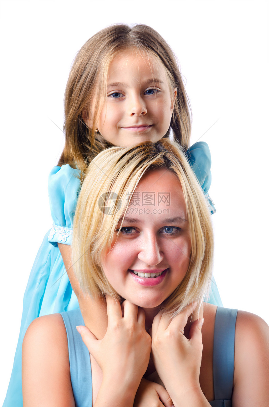 快乐的妈妈和女儿在白色乐趣家庭父母女士微笑幸福孩子女性女孩拥抱图片