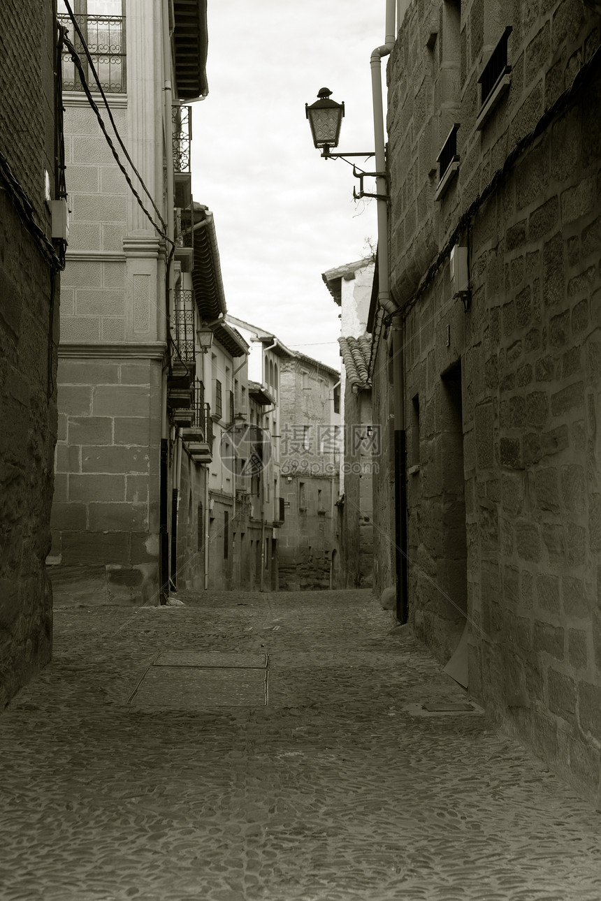 西班牙拉里奥哈 布里昂斯街地方阳台旅行村庄石头旅游黑与白城市建筑学历史性图片