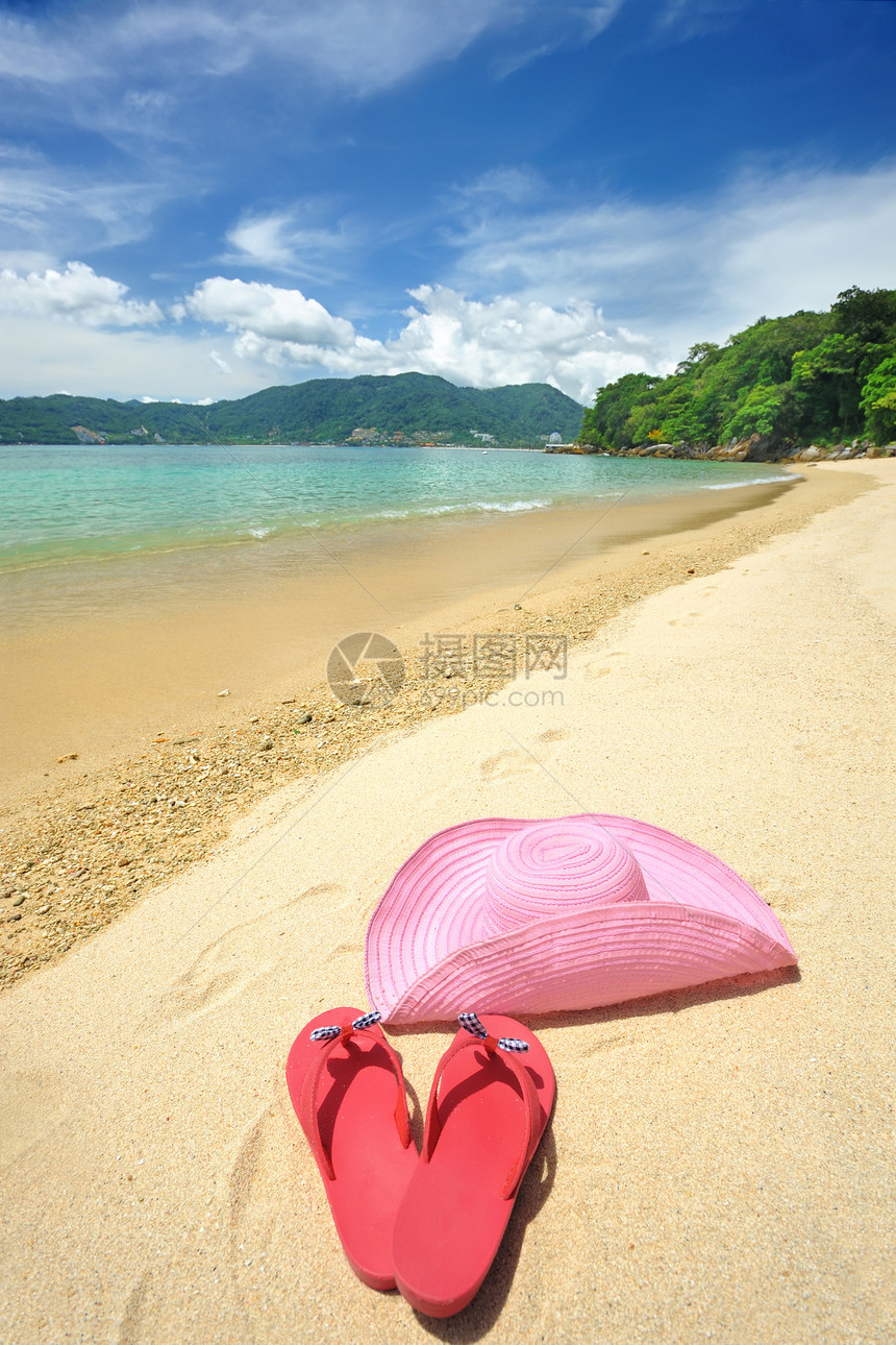 海滩旅行边缘蓝色游客凉鞋帽子天空热带拖鞋海岸线图片