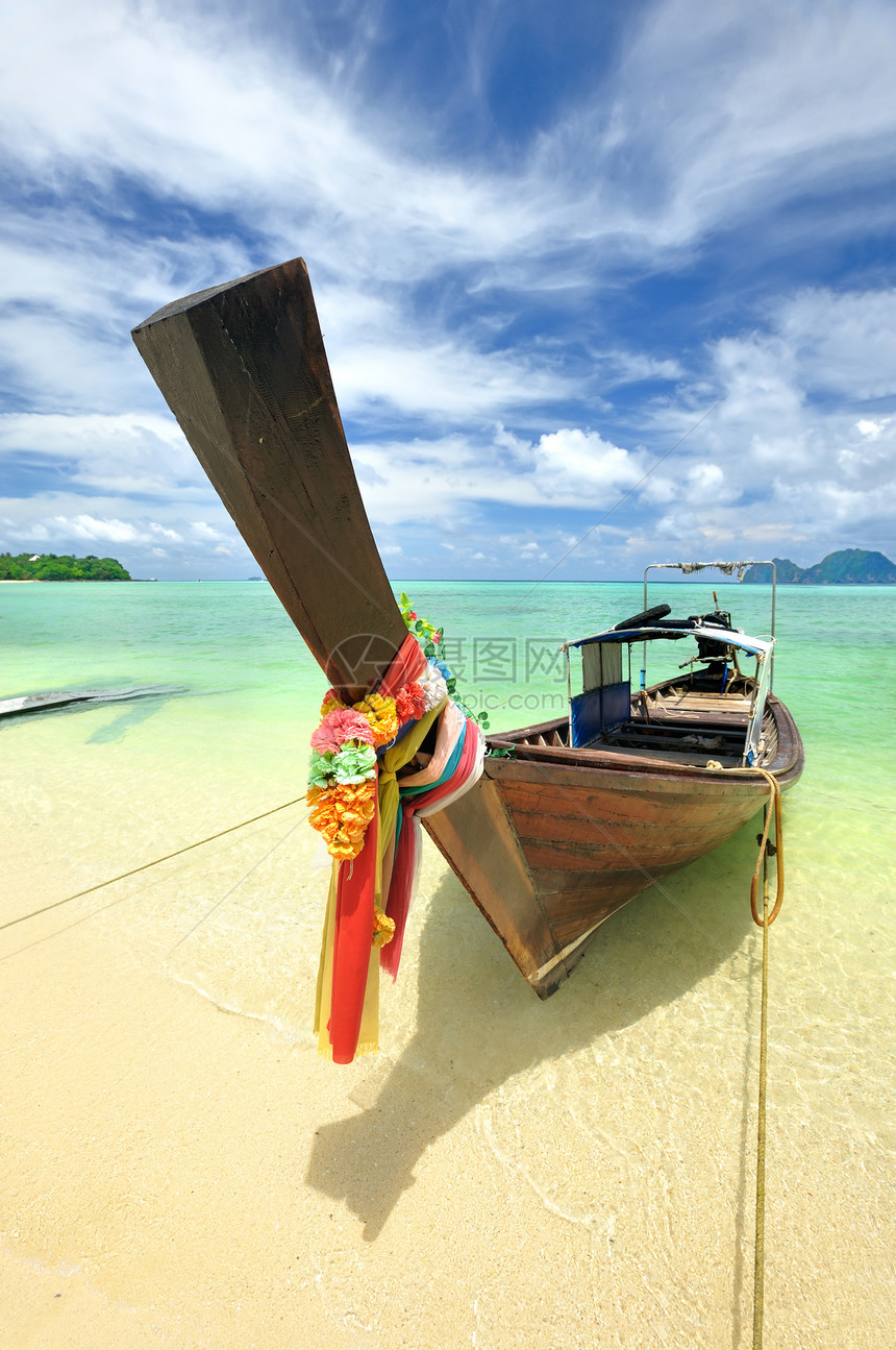 传统泰国船蓝色天空风景黄色热带旅行海浪假期海洋地平线图片