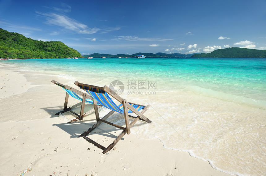 海滩旅行边缘白色躺椅假期地平线热带海岸线海洋风景图片
