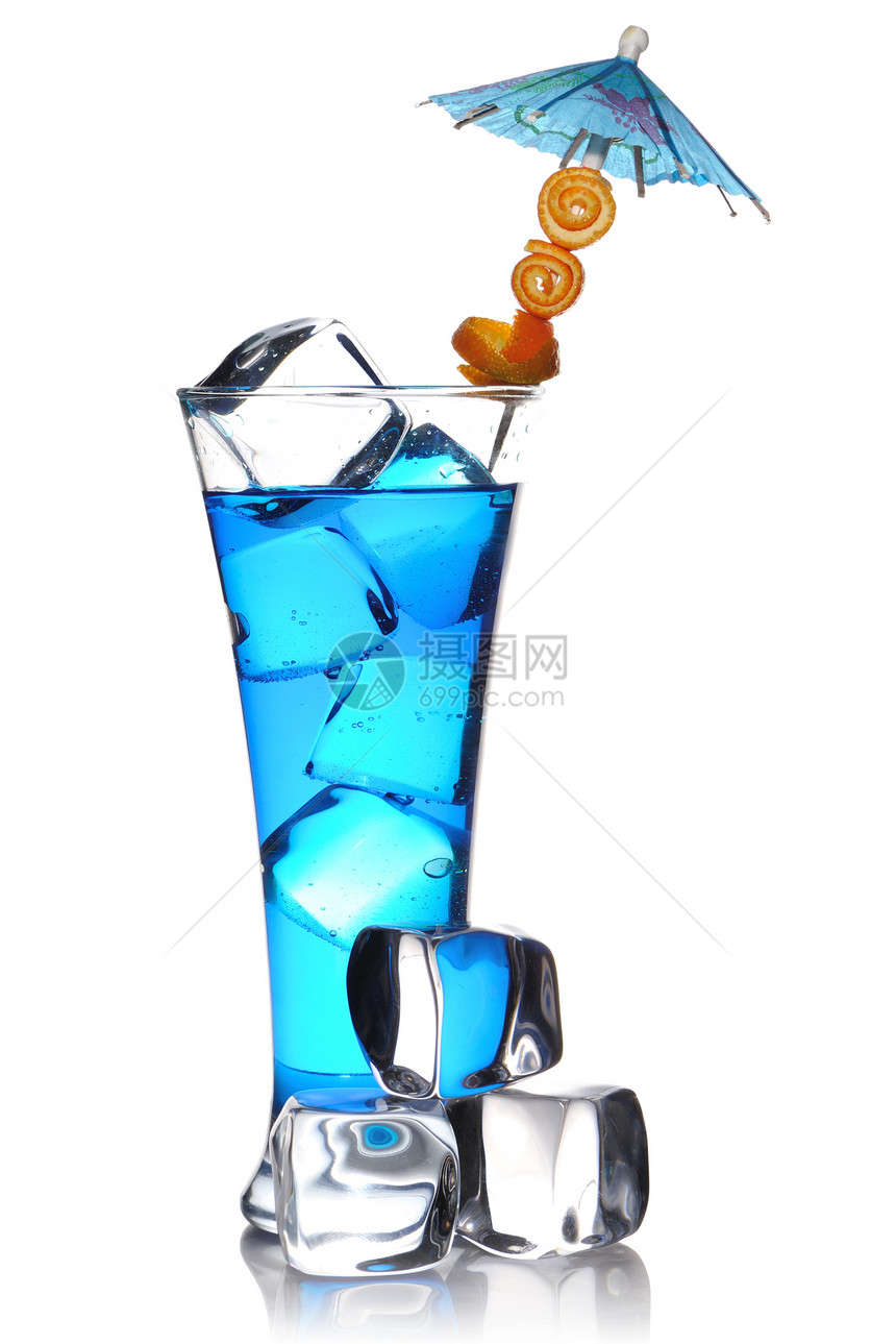 蓝库拉卡鸡尾酒酒精热带蓝色糖浆派对苏打玻璃白色橙子稻草图片