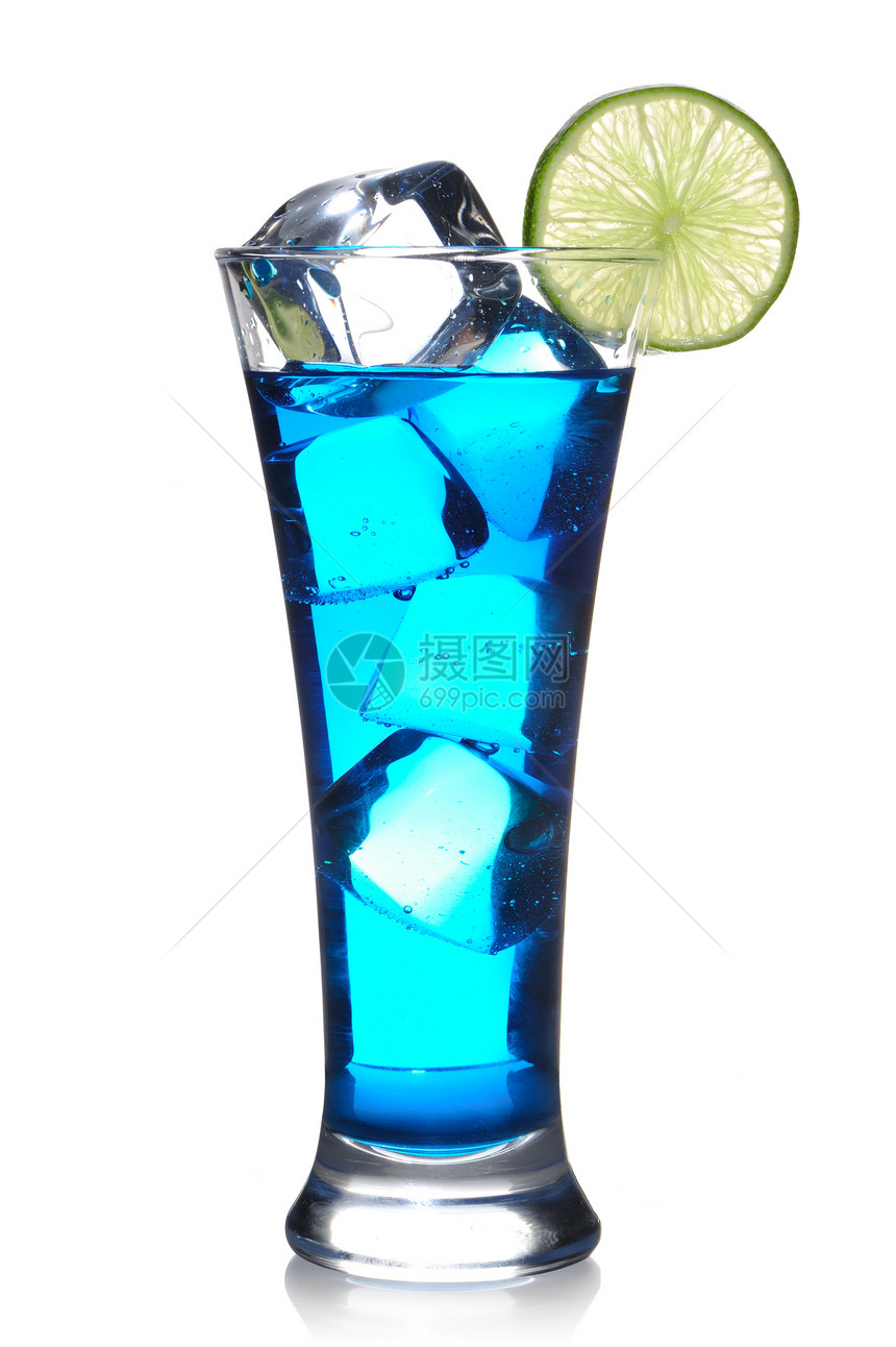 蓝库拉卡鸡尾酒糖浆稻草热带果汁蓝色食物白色派对苏打玻璃图片