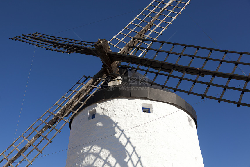西班牙卡斯蒂利亚拉曼查康苏格拉的风车遗产历史晴天风帆旅游旅行村庄图片