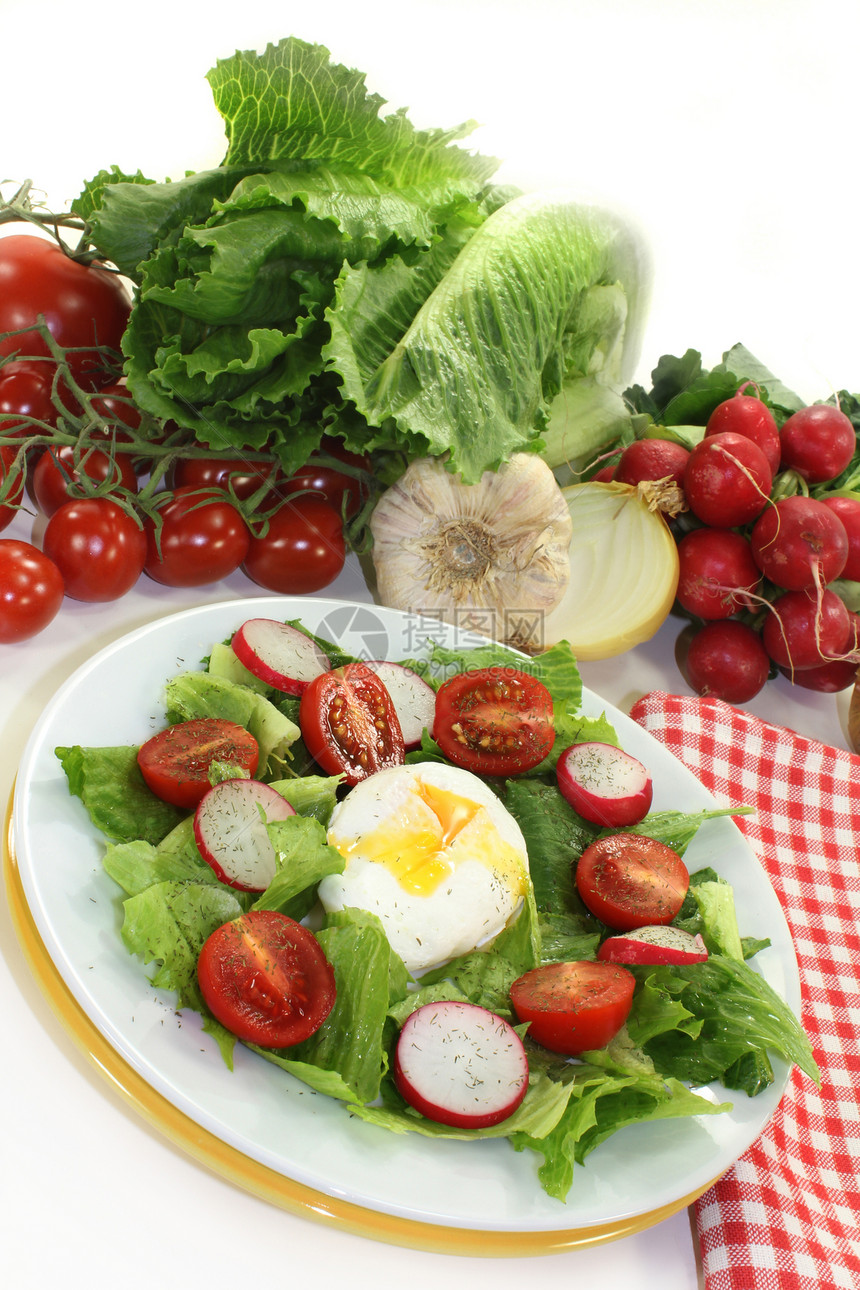 浸卵蛋洋葱红色萝卜面包草药蔬菜敷料沙拉酱绿色图片