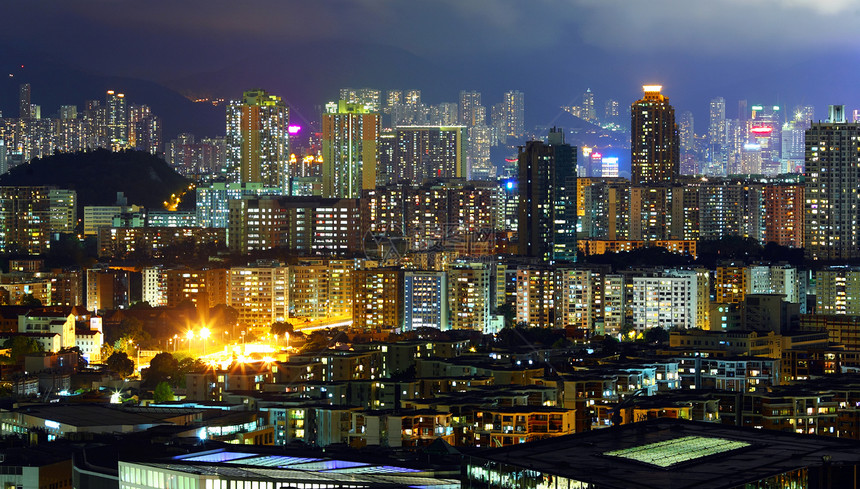 晚上在香港市中心办公室建筑物城市地标天际摩天大楼图片