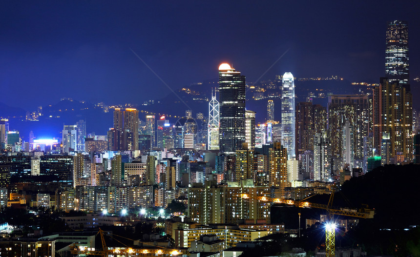 晚上在香港市中心地标天际摩天大楼办公室城市建筑物图片