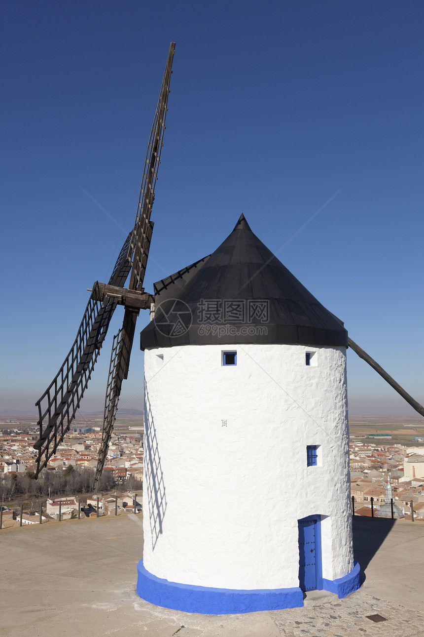 西班牙卡斯蒂利亚拉曼查康苏格拉的风车历史遗产风帆村庄晴天旅行旅游图片