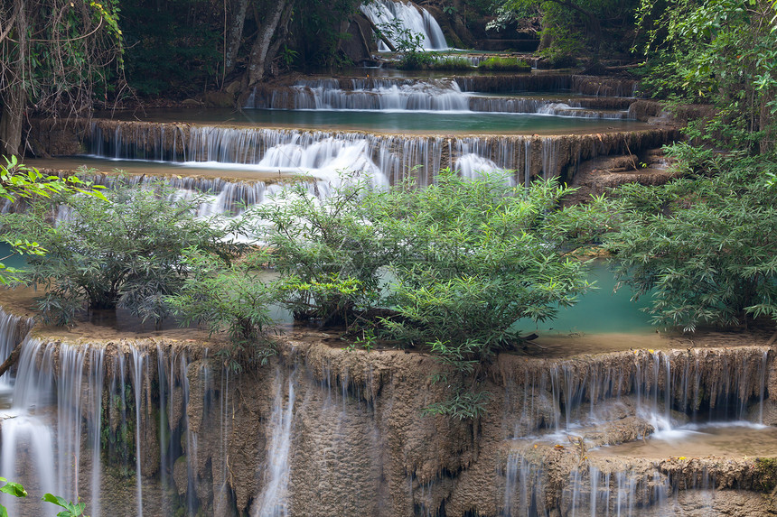 美丽的瀑布测量木头旅行小溪植物环境水池岩石石头运动图片