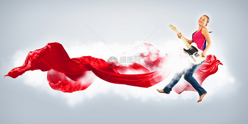 女青年玩电吉他和跳跳空气跳跃岩石音乐会歌曲音乐蓝调牛仔裤舞蹈活力图片