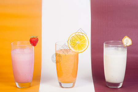 天然水果果汁饮料橙子玻璃粉色白色背景图片