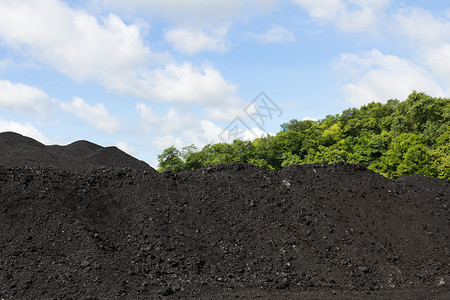 煤炭储存萃取力量生产活力天空工作工业矿物树木岩石高清图片