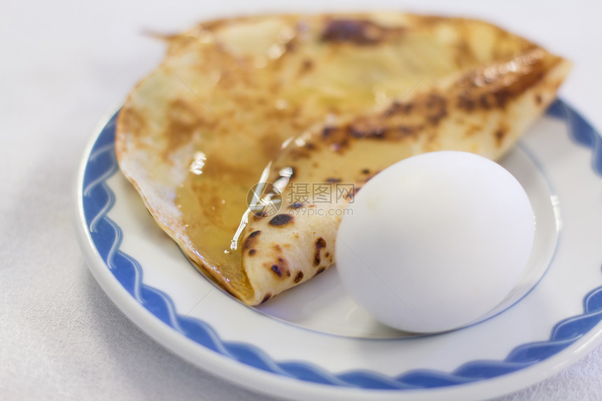 煮鸡蛋和煎饼饼子早餐糖浆生活方式奶制品健康饮食盘子美食家图片