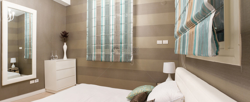 内部设计沙发床单床垫毯子旅馆生活套房奢华房间床头板图片