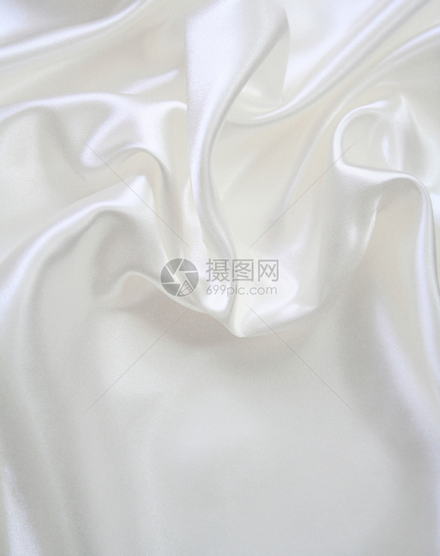 平滑优雅的白色丝绸婚礼材料纺织品银色投标海浪折痕织物布料涟漪图片