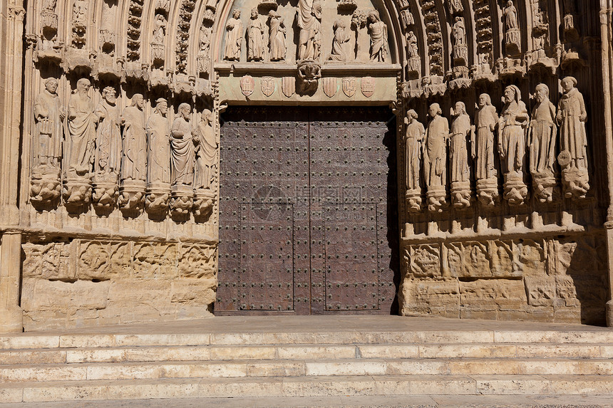 西班牙阿拉贡韦斯卡大教堂旅游旅行晴天楼梯历史遗产雕塑教会宗教牧师图片