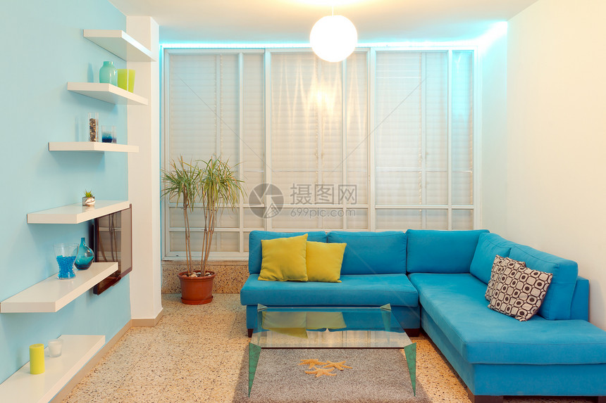 内部设计沙发装饰玻璃照明电视风水硬木家具家庭生活客厅图片