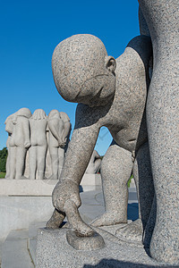 维热兰公园雕像男孩和蛇高清图片