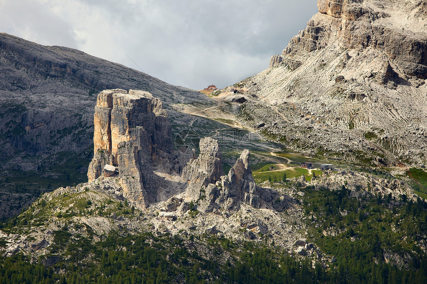 多洛米特风景荒野顶峰岩石远足阳光编队冒险晴天地形图片