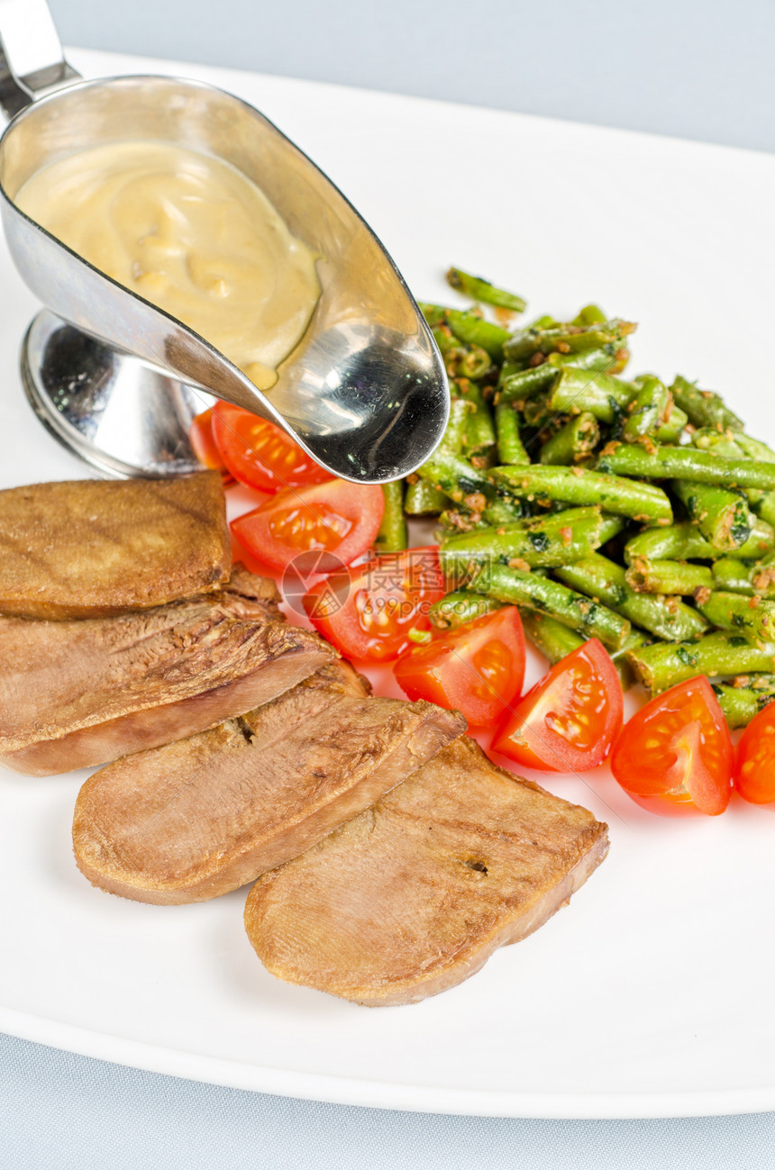 烤牛肉舌豆子美食食物香菜蔬菜饮食沙拉土豆舌头盘子图片