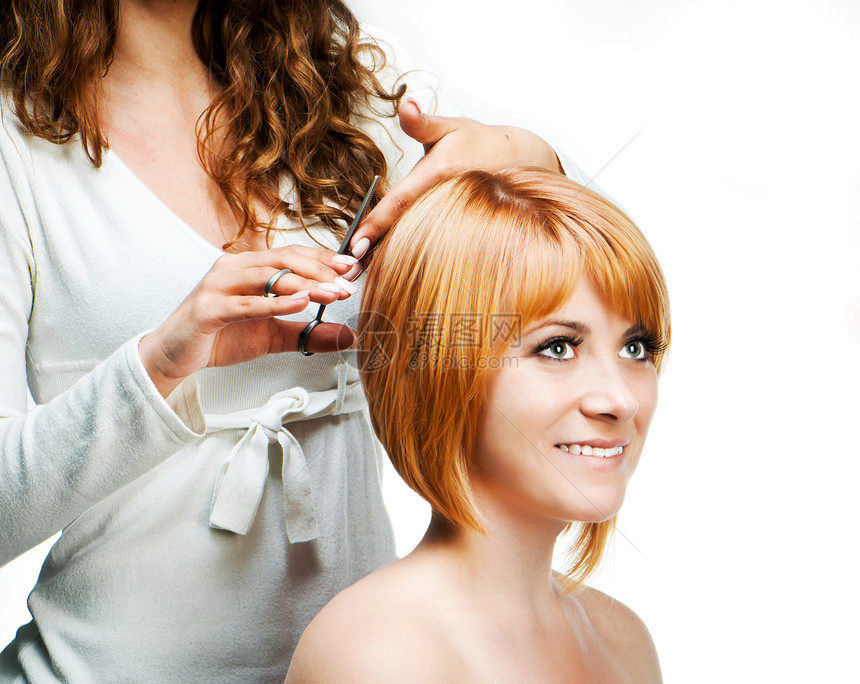 工作时的理发师 孤立理发店发型成人女孩剪刀美容师头发造型师器具梳理图片