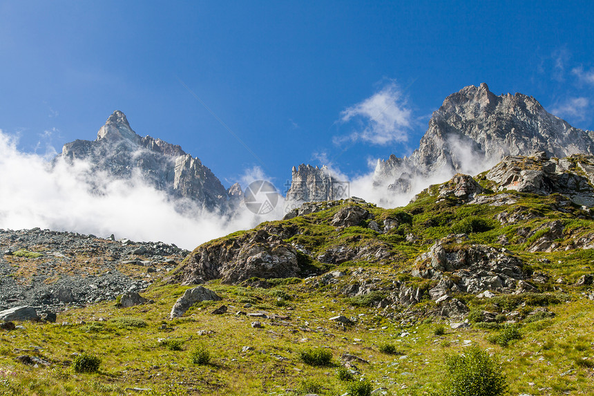 蒙韦索路径高山旅行小路岩石远足顶峰全景天空风景假期图片