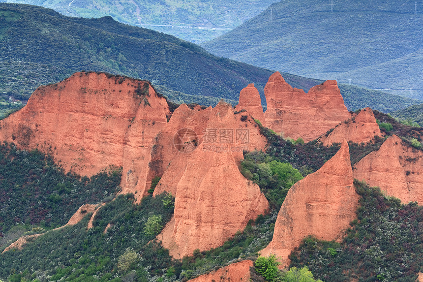 西班牙里昂的梅杜拉天空绿色山脉订金遗产图片