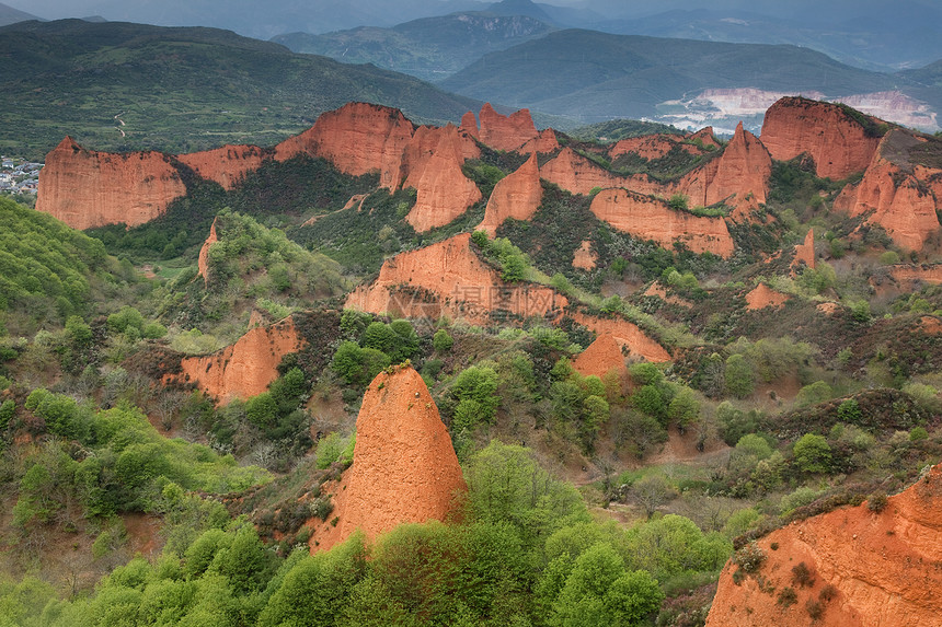 西班牙里昂的梅杜拉遗产天空绿色订金山脉图片