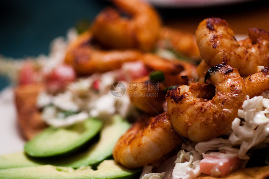 虾托斯塔达斯主菜盘子贝类洋葱餐厅午餐国家营养小吃拉丁图片