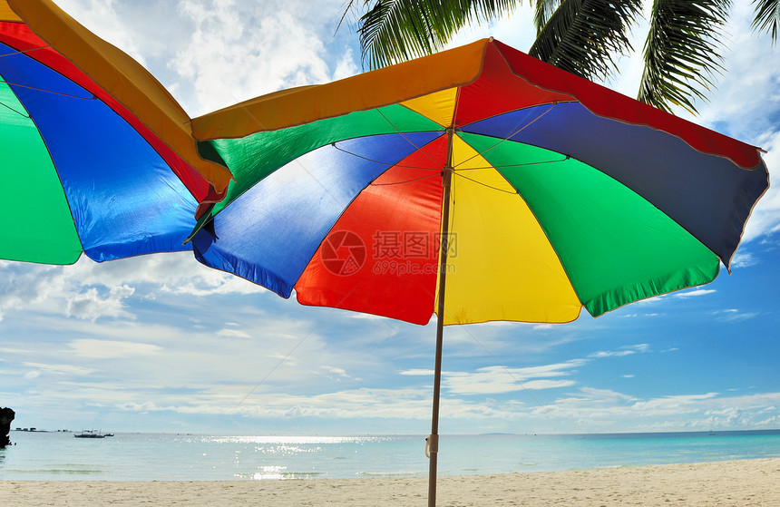 海滩阳伞旅行遮阳棚海岸线蓝色地平线热带海洋海景天空棕榈图片