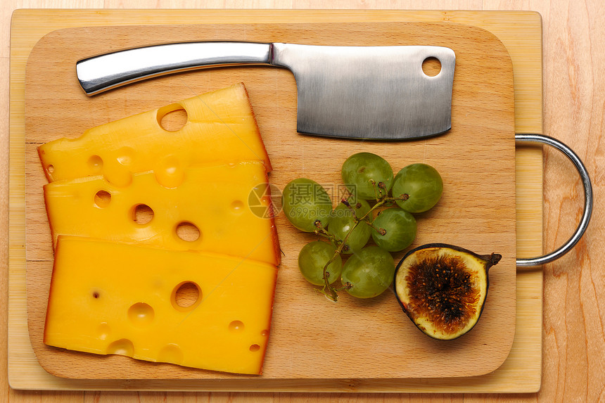 瑞士奶酪和刀产品食物静物黄色小吃木板奶制品图片