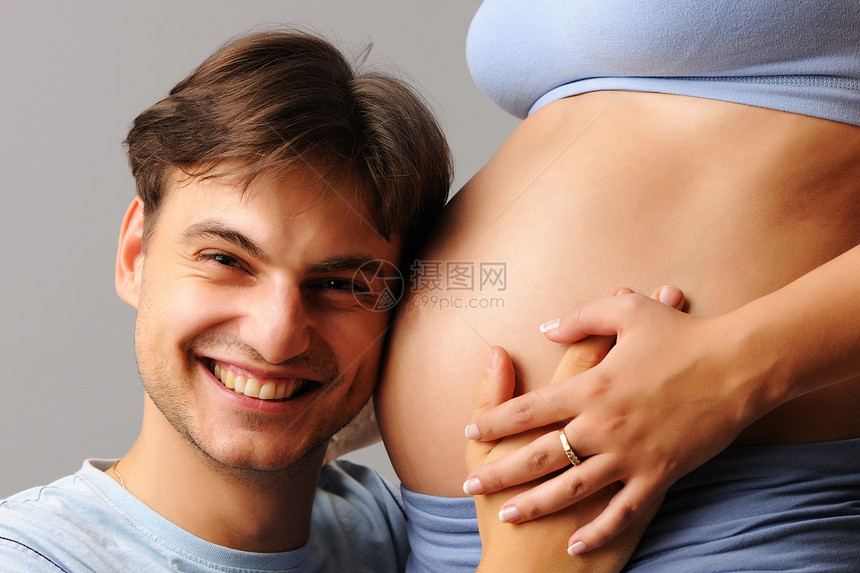 怀孕夫妇喜悦妻子丈夫女士生活女性父亲腹部男人成年人图片