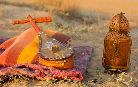 音乐灯非洲乐器晴天小地毯沙漠灯笼小饰品花纹音乐水平阳光荒漠背景