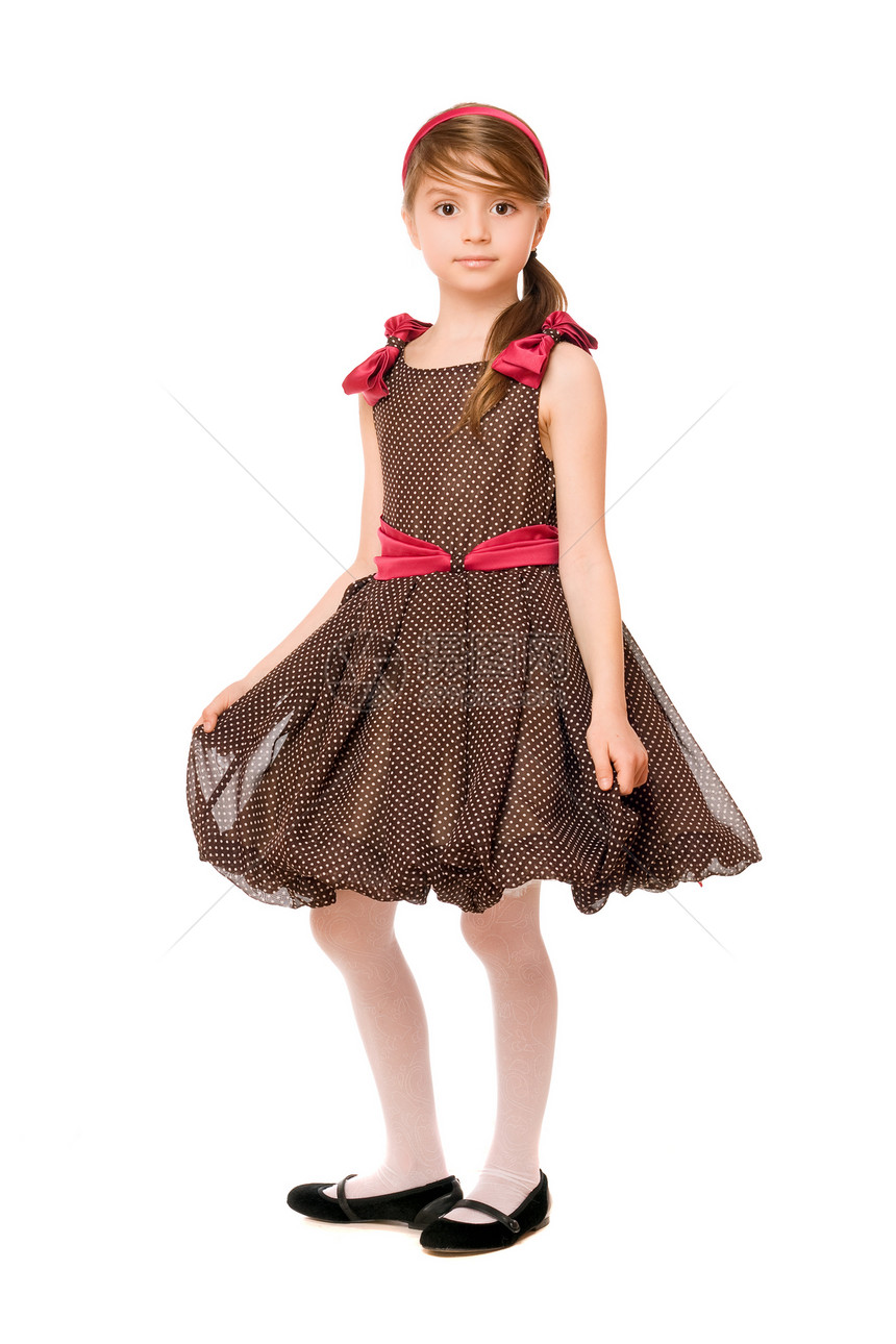 穿着棕色礼服的迷人小女人图片