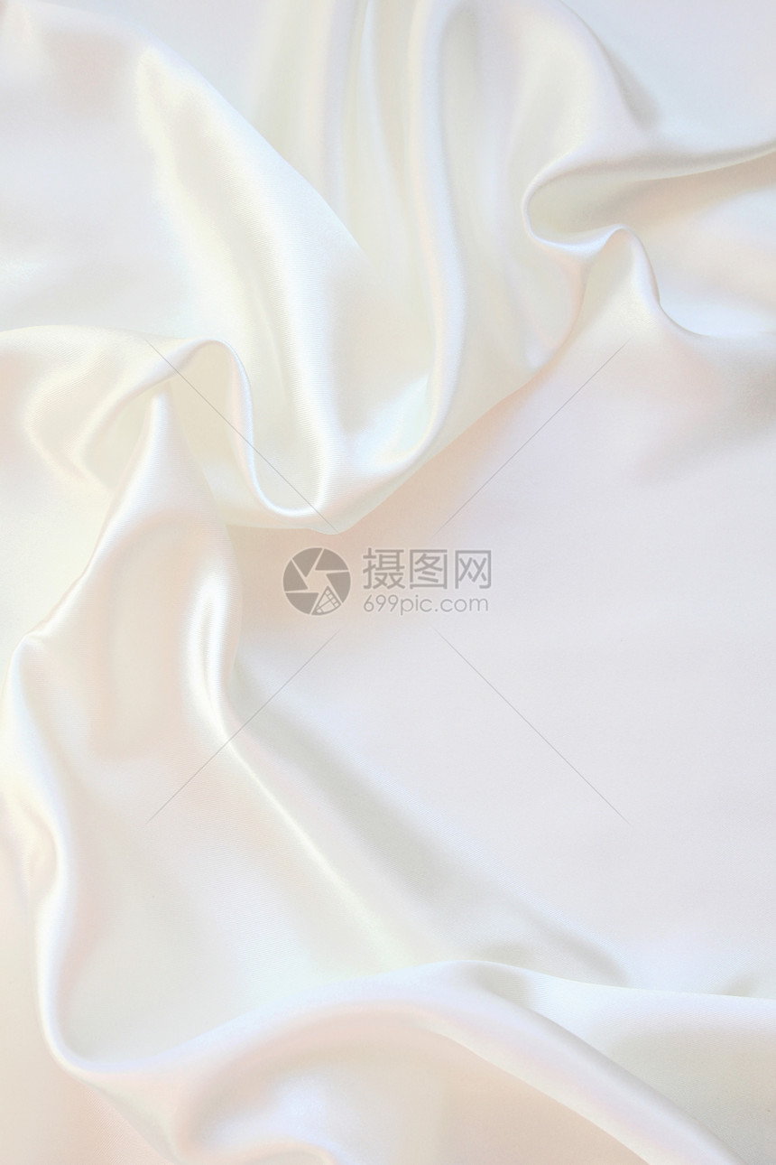 平滑优雅的白色丝绸作为背景材料新娘涟漪曲线感性银色折痕纺织品婚礼投标图片