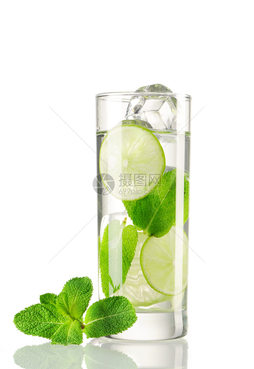 莫吉托鸡尾酒糖浆反射叶子草本植物水果果汁派对苏打薄荷酒精图片