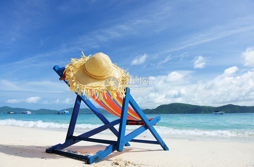 海滩地平线海景假期蓝色白色海洋黄色海岸线休息室太阳帽图片