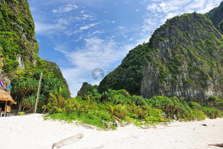 海滩海洋旅行悬崖海景情调假期热带旅游天空风景图片